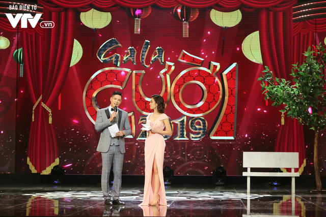 Hoa hậu Đỗ Mỹ Linh lần đầu xuất hiện ở Gala cười 2019 - Ảnh 2.