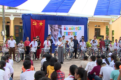 Quỹ Tấm lòng Việt tiếp bước đến trường cho học trò nghèo vượt khó tỉnh Bắc Kạn - Ảnh 3.