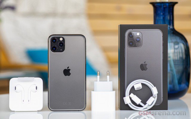 iPhone 11 rớt giá tại Việt Nam, dân buôn xé phụ kiện bán kiếm lời - Ảnh 2.