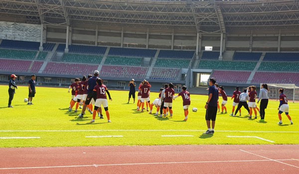 U19 nữ Việt Nam thắng chủ nhà U19 nữ Myanmar ở trận giao hữu đầu tiên - Ảnh 2.