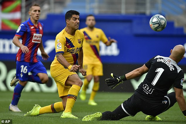 Eibar 0-3 Barcelona: Tam tấu tỏa sáng, Barca tạm chiếm ngôi đầu! - Ảnh 2.