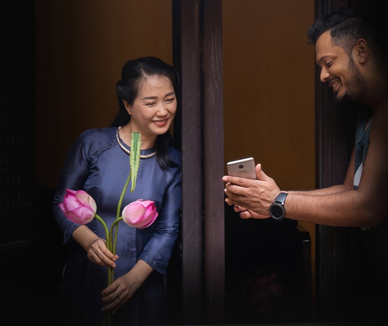 The second-prize winning photo ‘Friendly’ by Nguyen Ngoc Binh (Photo: NDO/Tran Hai)