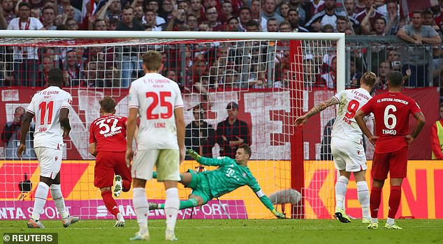 Lewandowski lập kỷ lục, Bayern Munich vươn lên đứng đầu BXH Bundesliga - Ảnh 3.