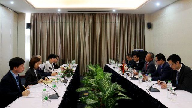 The Vietnamese delegation work with the Korean partners on the sidelines of the TELMIN 19 event on October 25. (Photo: NDO) 