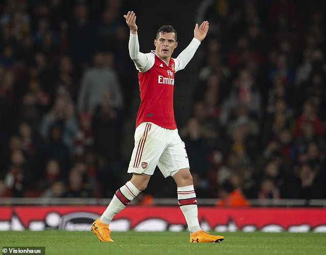 HLV Emery cần “nói chuyện riêng” cùng Xhaka trước hành động phản cảm với CĐV Arsenal - Ảnh 1.