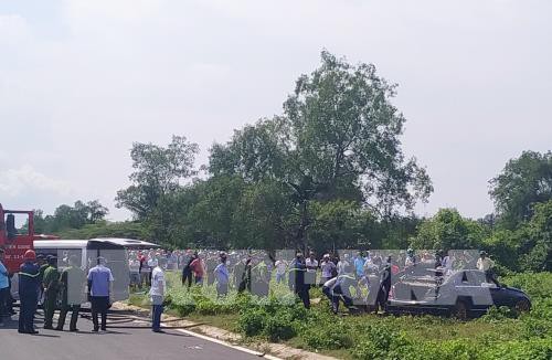 Điều tra vụ 3 người tử vong trong xe &ocirc; t&ocirc; nằm dưới l&ograve;ng k&ecirc;nh - Ảnh 1.