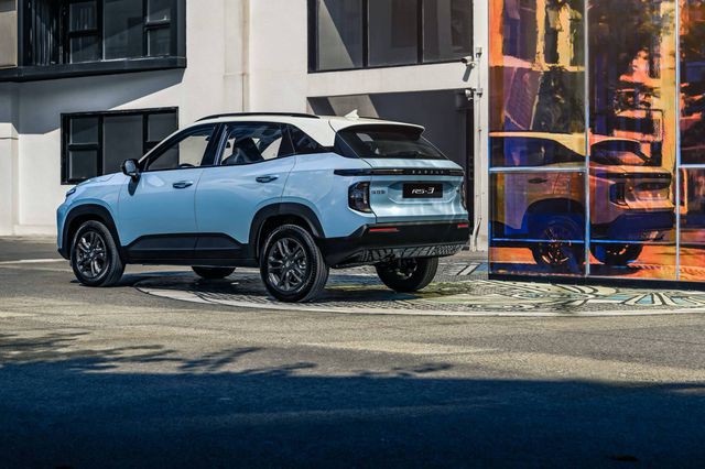 GM trình làng mẫu crossover giá tương đương dưới 250 triệu đồng tại Trung Quốc - Ảnh 13. GM trình làng mẫu crossover giá tương đương dưới 250 triệu đồng tại Trung Quốc - Ảnh 13.