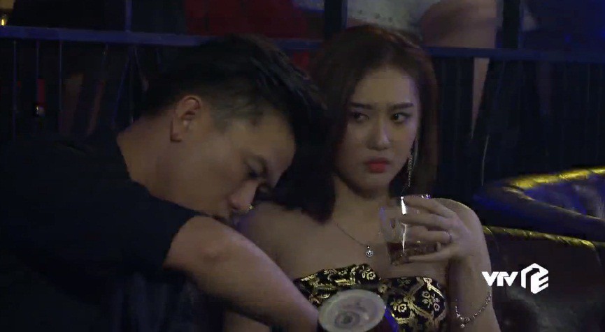 Đ&aacute;nh cắp giấc mơ - Tập 37: Hải V&acirc;n l&ecirc;n giường với trai lạ để bắt Đức đổ vỏ - Ảnh 10.