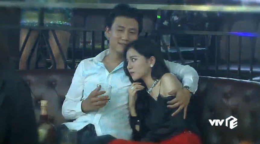 Đ&aacute;nh cắp giấc mơ - Tập 37: Hải V&acirc;n l&ecirc;n giường với trai lạ để bắt Đức đổ vỏ - Ảnh 13.