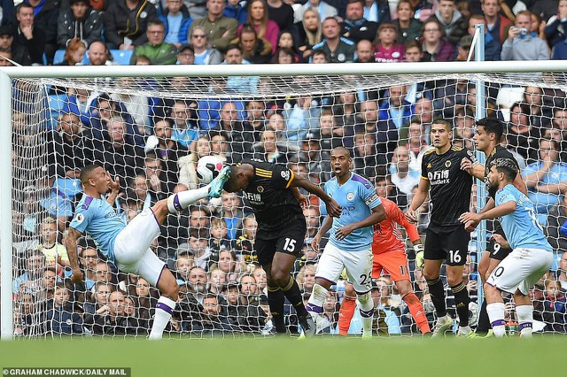 Manchester City 0-2 Wolverhampton: Người hùng Adama Traore - Ảnh 2.