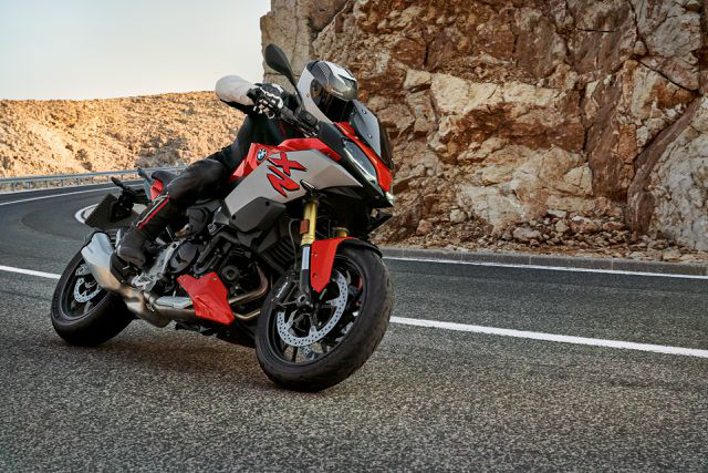 BMW Motorrad ra mắt bộ đôi onroad cỡ trung F900R và F900XR - Ảnh 4.