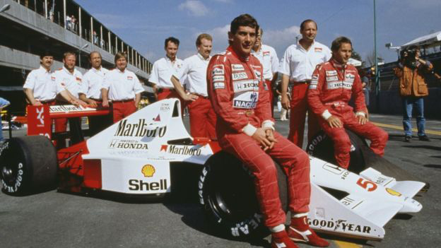 Tại sao Ayrton Senna vẫn là 1 biểu tượng của thể thao Brazil sau 25 năm - Ảnh 2. Tại sao Ayrton Senna vẫn là 1 biểu tượng của thể thao Brazil sau 25 năm - Ảnh 2.