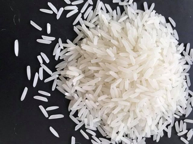 ST24 rice features long grains with a clear white colour and typical fragrance producing a sticky cooked rice. 