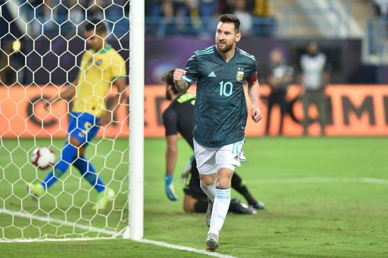 ĐT Brazil 0-1 ĐT Argentina: Messi lập công, ĐT Argentina đoạt cúp siêu kinh điển Nam Mỹ - Ảnh 1.