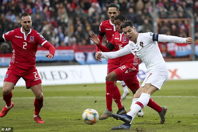 ĐT Luxembourg 0-2 ĐT Bồ Đào Nha: Ronaldo ghi bàn, ĐT Bồ Đào Nha giành quyền dự VCK EURO 2020 - Ảnh 1.