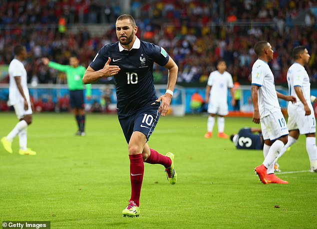 Karim Benzema và sự kém duyên trong màu áo ĐT Pháp   - Ảnh 1.