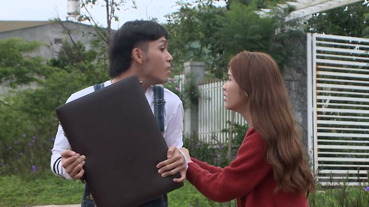 Đánh cắp giấc mơ - Tập 44: Hải Vân liều mạng tông xe vào Khánh Quỳnh, anh Bình chạy ra đỡ thay - Ảnh 2. Đánh cắp giấc mơ - Tập 44: Hải Vân liều mạng tông xe vào Khánh Quỳnh, anh Bình chạy ra đỡ thay - Ảnh 2.