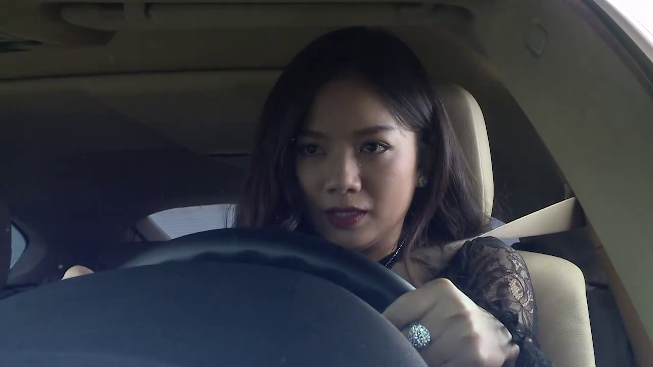 Đánh cắp giấc mơ - Tập 44: Hải Vân liều mạng tông xe vào Khánh Quỳnh, anh Bình chạy ra đỡ thay - Ảnh 3. Đánh cắp giấc mơ - Tập 44: Hải Vân liều mạng tông xe vào Khánh Quỳnh, anh Bình chạy ra đỡ thay - Ảnh 3.