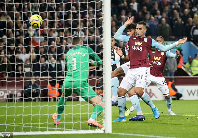 Aston Villa 2-0 Newcastle: 3 điểm thuyết phục - Ảnh 2.