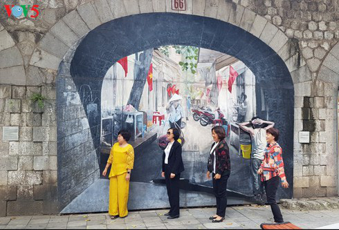 Phung Hung mural street (Photo: Ngoc Anh/VOV) 