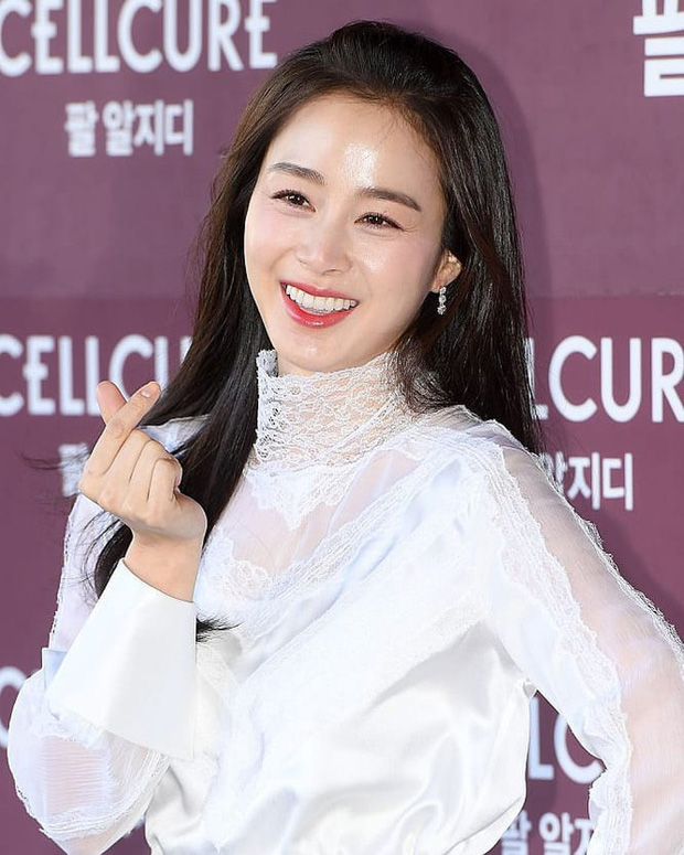 Kim Tae Hee xuất hiện lần đầu tiên trước công chúng sau nghỉ sinh - Ảnh 3.