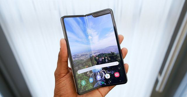 Loạt smartphone giá hàng chục triệu đồng bán tại Việt Nam - Ảnh 1.