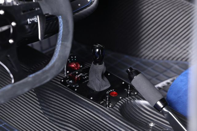 Cận cảnh siêu xe Pagani Zonda Riviera độc nhất giá 5,5 triệu USD - Ảnh 10. Cận cảnh siêu xe Pagani Zonda Riviera độc nhất giá 5,5 triệu USD - Ảnh 10.