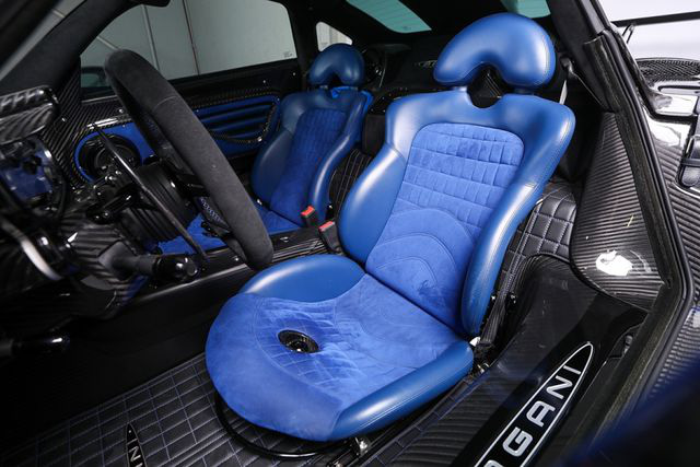 Cận cảnh siêu xe Pagani Zonda Riviera độc nhất giá 5,5 triệu USD - Ảnh 12. Cận cảnh siêu xe Pagani Zonda Riviera độc nhất giá 5,5 triệu USD - Ảnh 12.