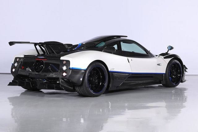 Cận cảnh siêu xe Pagani Zonda Riviera độc nhất giá 5,5 triệu USD - Ảnh 3. Cận cảnh siêu xe Pagani Zonda Riviera độc nhất giá 5,5 triệu USD - Ảnh 3.