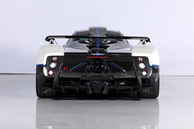 Cận cảnh siêu xe Pagani Zonda Riviera độc nhất giá 5,5 triệu USD - Ảnh 4. Cận cảnh siêu xe Pagani Zonda Riviera độc nhất giá 5,5 triệu USD - Ảnh 4.