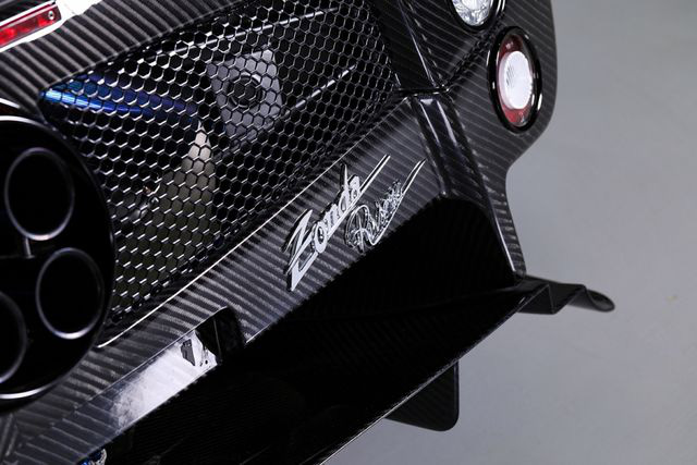 Cận cảnh siêu xe Pagani Zonda Riviera độc nhất giá 5,5 triệu USD - Ảnh 5. Cận cảnh siêu xe Pagani Zonda Riviera độc nhất giá 5,5 triệu USD - Ảnh 5.