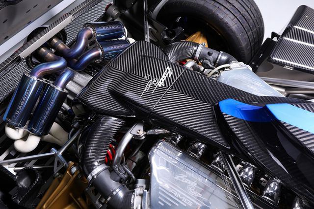 Cận cảnh siêu xe Pagani Zonda Riviera độc nhất giá 5,5 triệu USD - Ảnh 6. Cận cảnh siêu xe Pagani Zonda Riviera độc nhất giá 5,5 triệu USD - Ảnh 6.