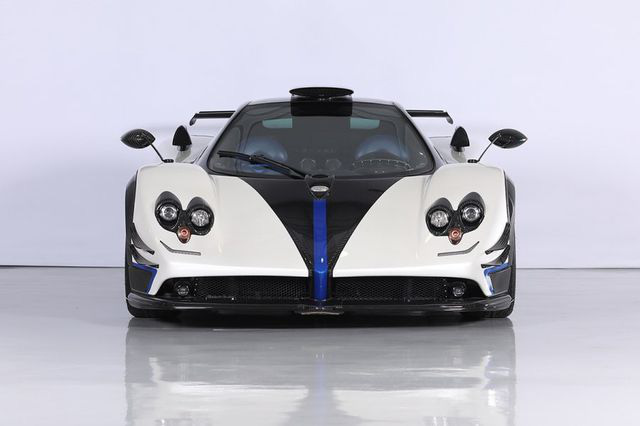 Cận cảnh siêu xe Pagani Zonda Riviera độc nhất giá 5,5 triệu USD - Ảnh 7. Cận cảnh siêu xe Pagani Zonda Riviera độc nhất giá 5,5 triệu USD - Ảnh 7.