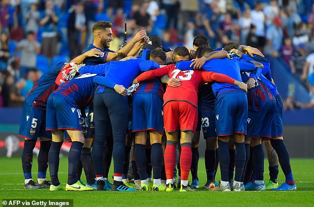 Levante 3-1 Barcelona: Messi ghi bàn trên chấm 11m, Barca vẫn nhận thất bại - Ảnh 2.