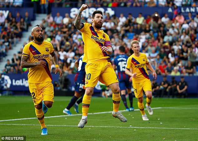 Levante 3-1 Barcelona: Messi ghi bàn trên chấm 11m, Barca vẫn nhận thất bại - Ảnh 1.