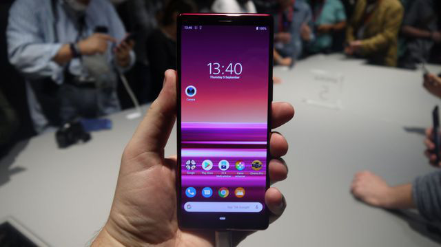 Sony bất ngờ bán Xperia 5 tại Việt Nam, giá 19,99 triệu đồng - Ảnh 1.