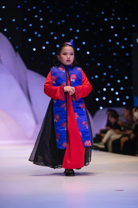 NTK Phương Hồ mang dấu ấn Á Đông lên sàn diễn VIBFW 2019 - Ảnh 2.