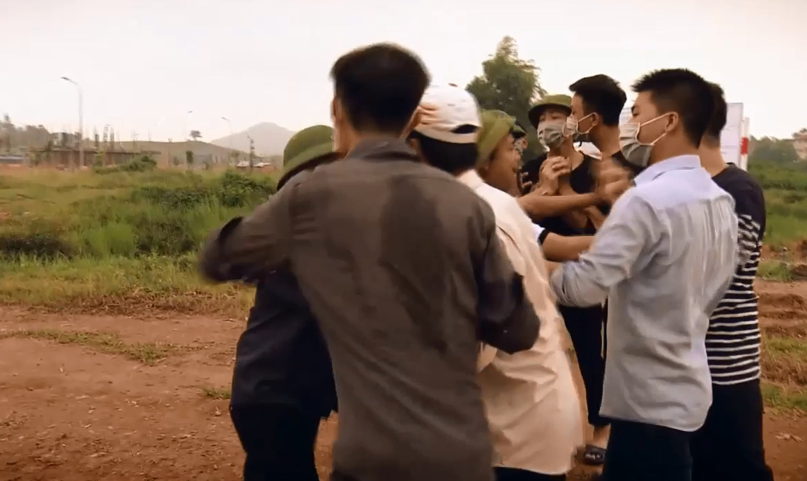 Sinh tử - Tập 30: D&acirc;n d&agrave;n h&agrave;ng kh&ocirc;ng cho doanh nghiệp khởi c&ocirc;ng - Ảnh 2.