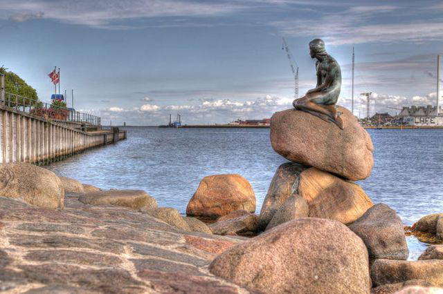 Thực tế đ&aacute;ng thất vọng của c&aacute;c t&aacute;c phẩm nghệ thuật nổi tiếng ngo&agrave;i đời thật - Ảnh 1.