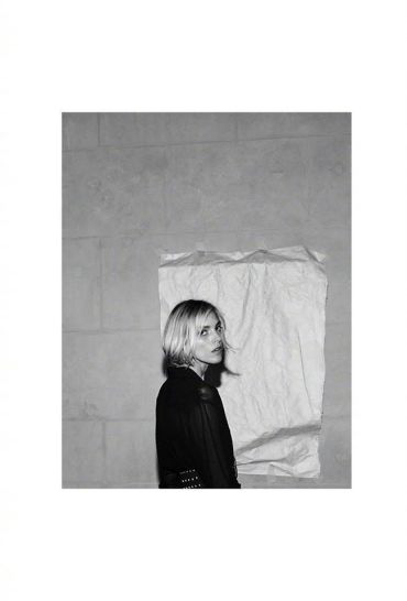 Anja Rubik đầy ấn tượng trên tạp chí T của Singapore - Ảnh 17.