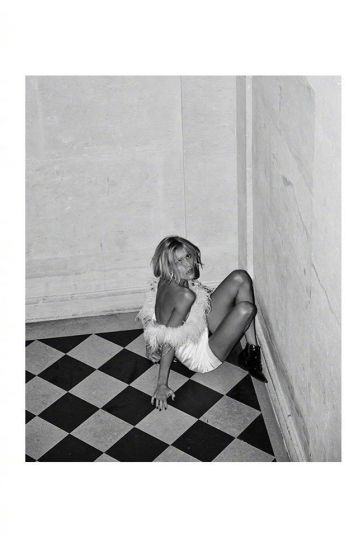 Anja Rubik đầy ấn tượng trên tạp chí T của Singapore - Ảnh 13.