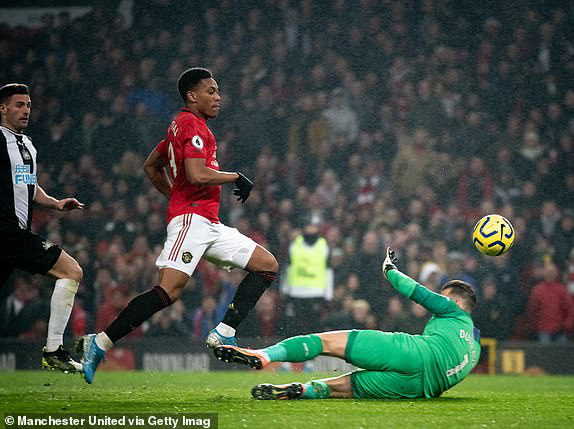 Man Utd 4-1 Newcastle: Quỷ đỏ thôi phát quà - Ảnh 3.