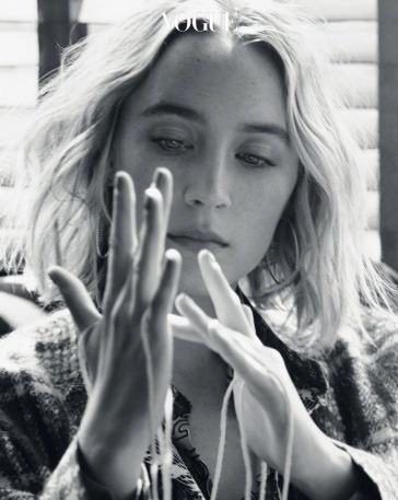 Saoirse Ronan ấn tượng tr&ecirc;n Vogue H&agrave;n Quốc - Ảnh 12.