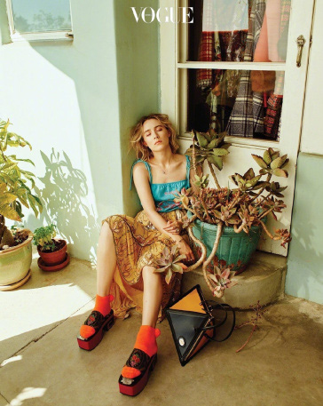 Saoirse Ronan ấn tượng tr&ecirc;n Vogue H&agrave;n Quốc - Ảnh 4.