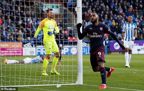 VIDEO Huddersfield 1-2 Arsenal: Tiếp tục cuộc đua top 4 - Ảnh 2.