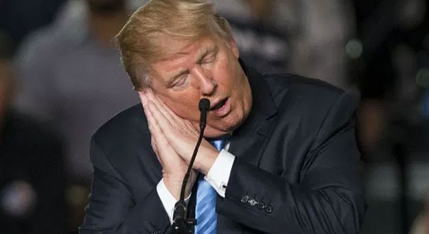 Một ngày làm việc của Tổng thống Trump: Ngủ 3-4 tiếng/đêm, thường không ăn sáng - Ảnh 2.