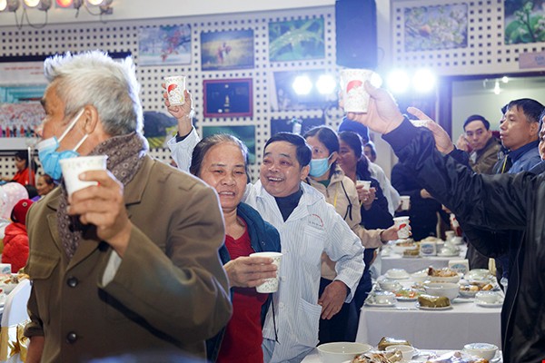 Ấm lòng những bữa ăn nhân ái cho người bệnh trong dịp Tết - Ảnh 2. Ấm lòng những bữa ăn nhân ái cho người bệnh trong dịp Tết - Ảnh 2.