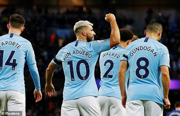 Lập hat-trick vào lưới Chelsea, Aguero sánh ngang huyền thoại Shearer - Ảnh 1.