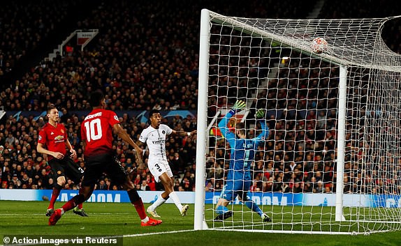 Man Utd 0-2 PSG: Về lại mặt đất! - Ảnh 3.