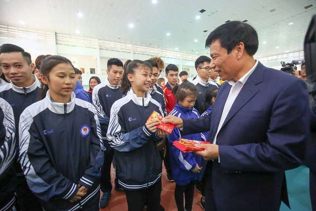 Bộ trưởng Nguyễn Ngọc Thiện thăm và chúc tết các HLV, VĐV tại TTHL Thể thao quốc gia - Ảnh 1.